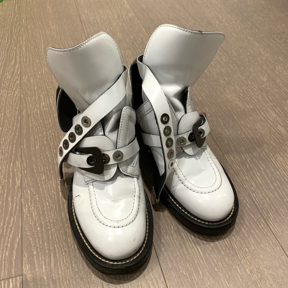 Balenciaga White leather buckle boots